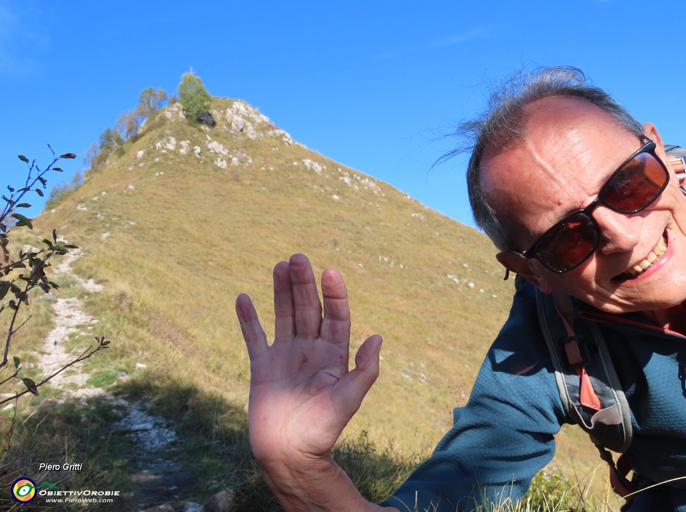 25 Alla forcella (1280 m) tra anticima sud e cima del Gioco.JPG
